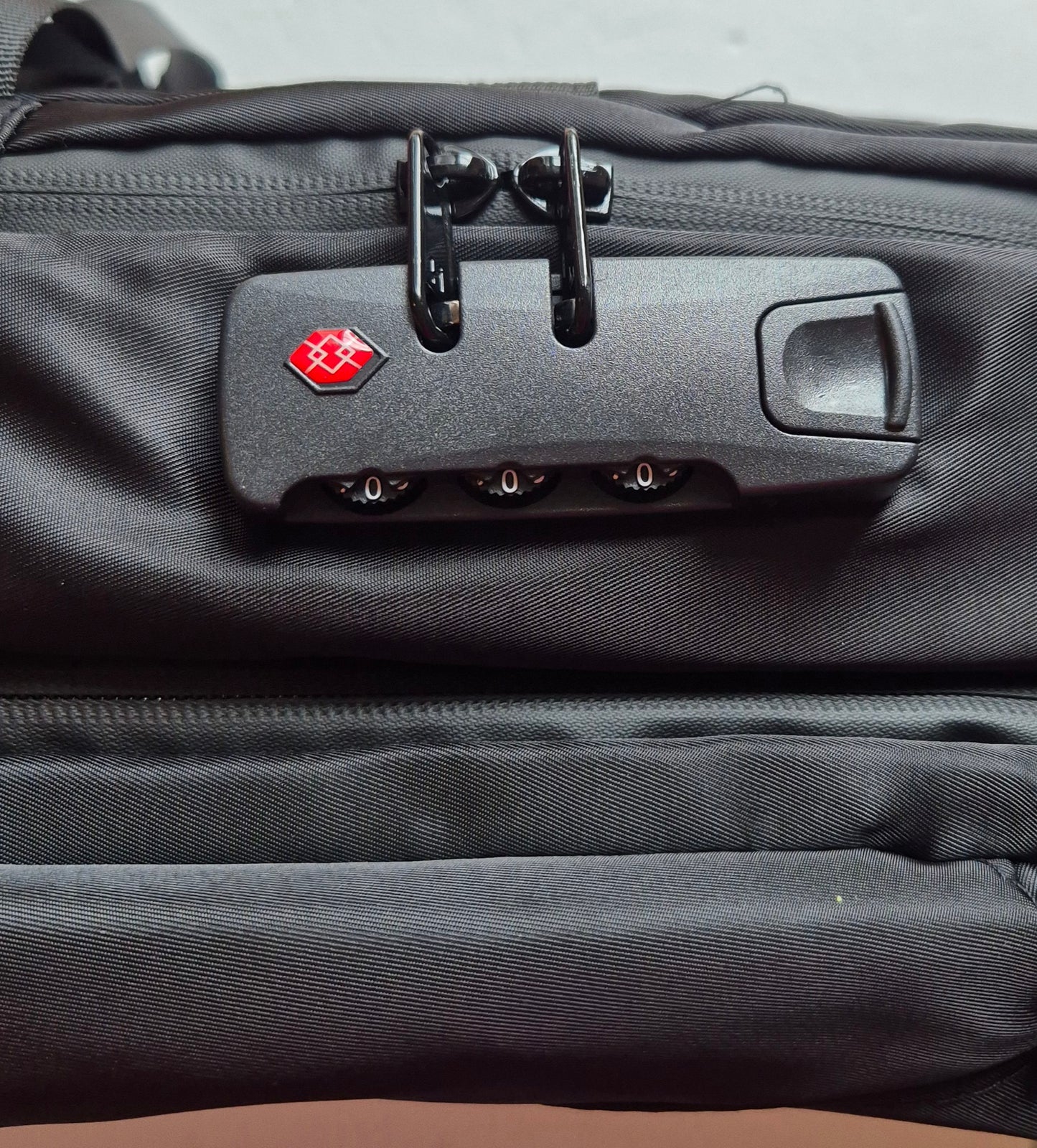Smell Proof Expandable Vacuum Sealed Travel Bag - Large